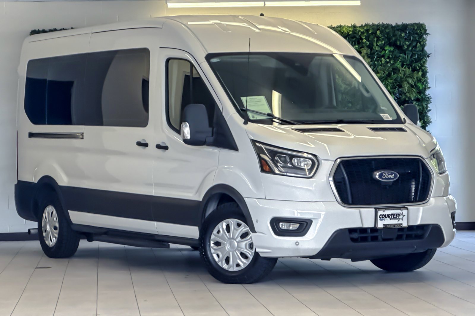 2023 Ford Transit 350 XLT Med Roof Sliding Pass. 148's photo