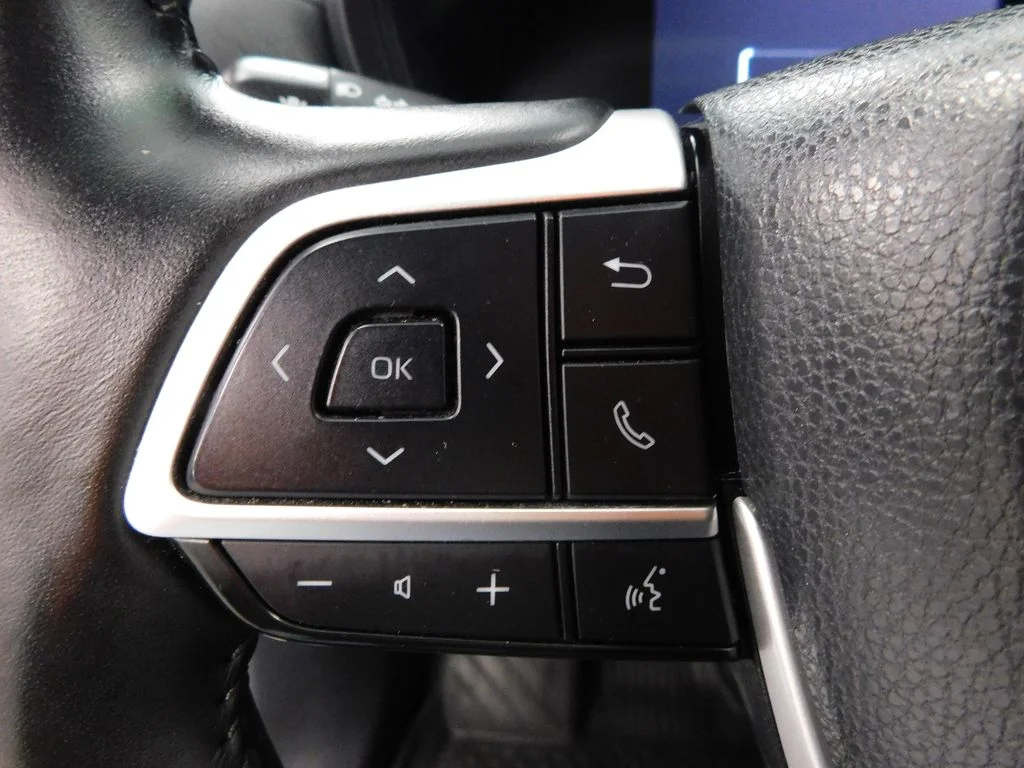 Used 2024 Cream Toyota XLE image 21