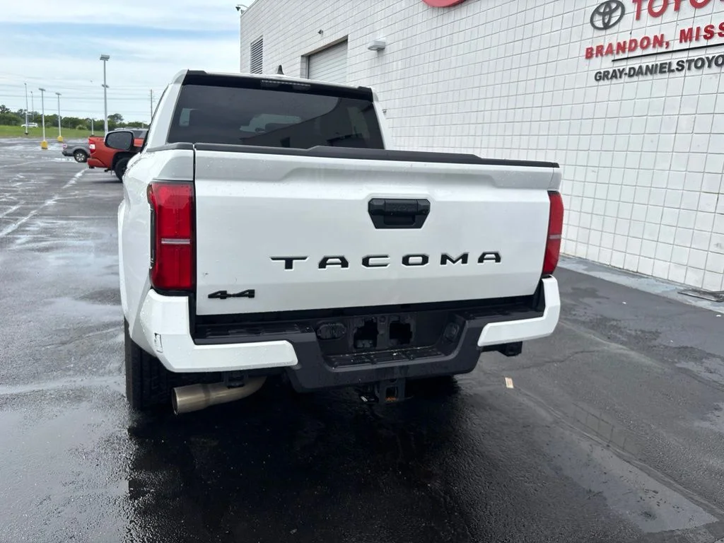 Used 2025 White Toyota SR5 image 30