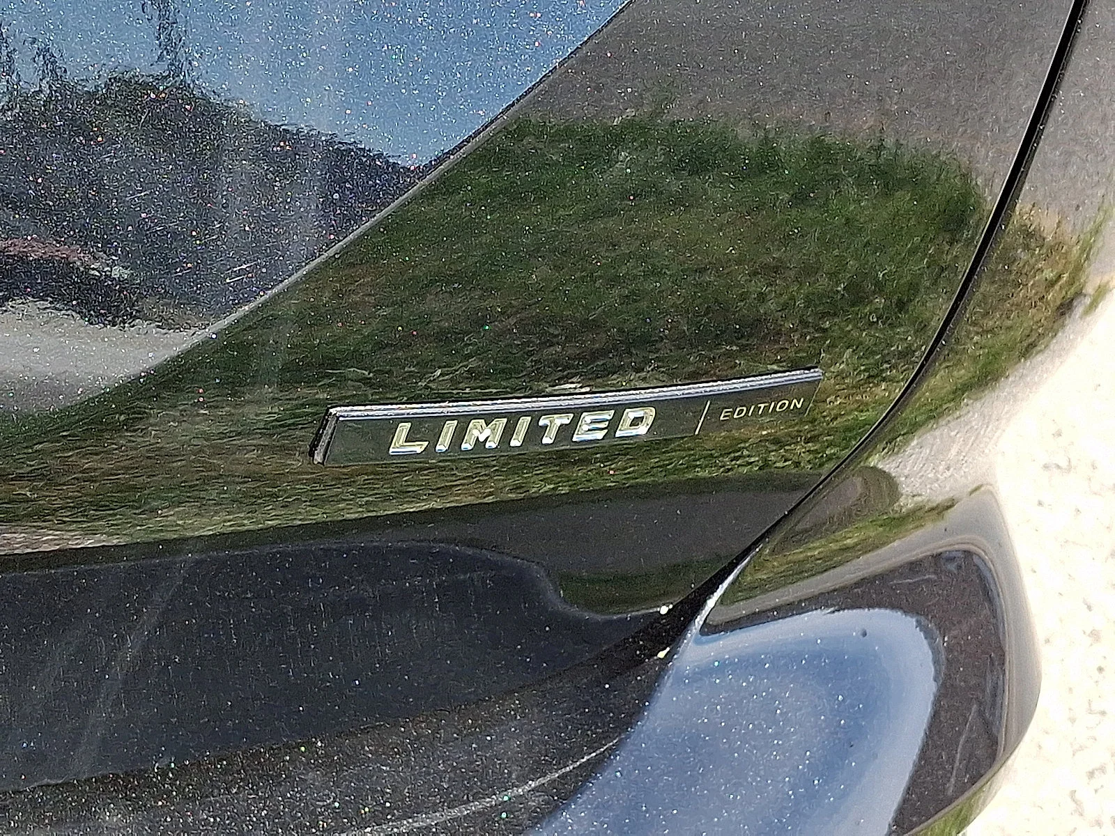 New 2026 Black Mitsubishi LE image 10