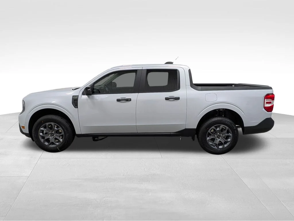 New 2026 Space White Metallic Ford XLT image 1