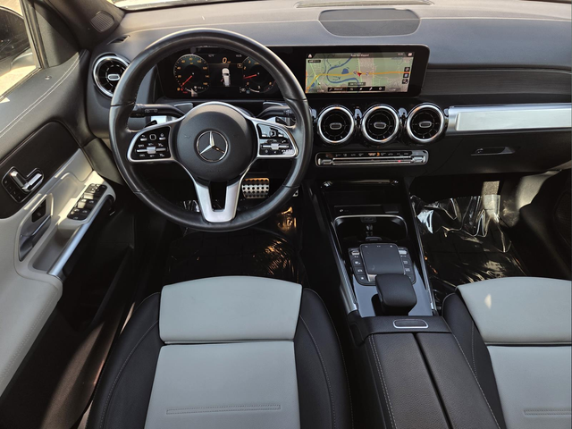 Used 2022  Mercedes-Benz GLB 250 image 9