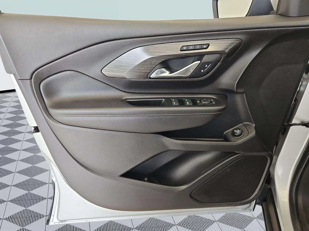 Used 2018 Quicksilver Metallic GMC SLT image 10