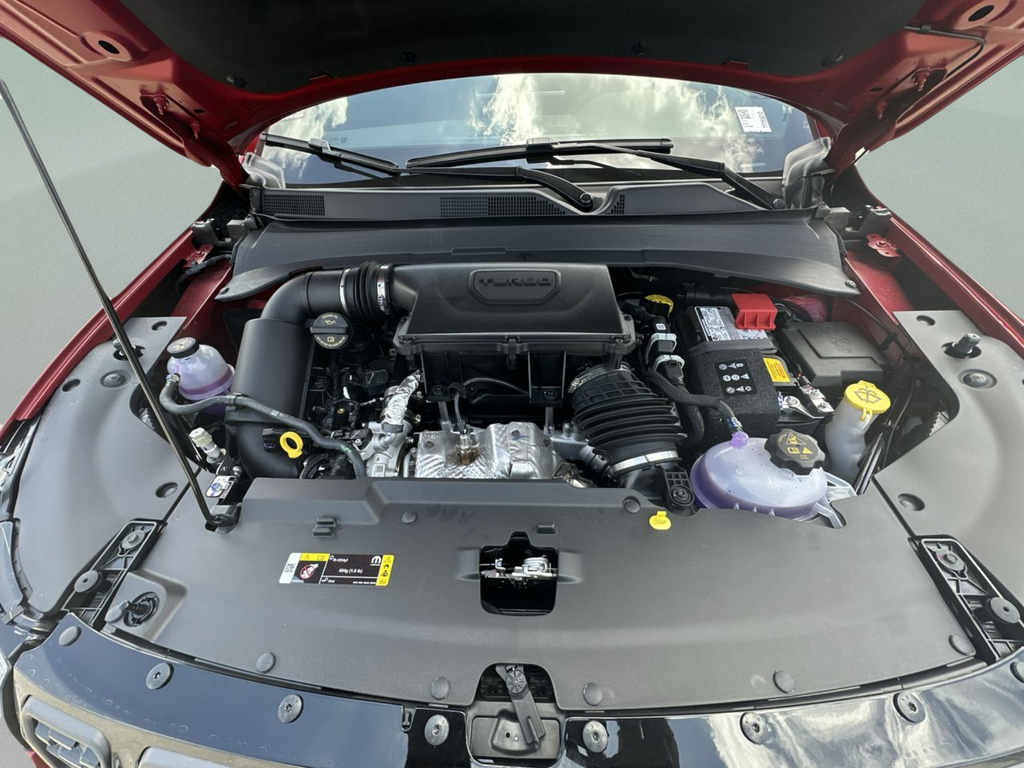 New 2026 Red Hot Pearl-Coat Exterior Paint Jeep Latitude image 40