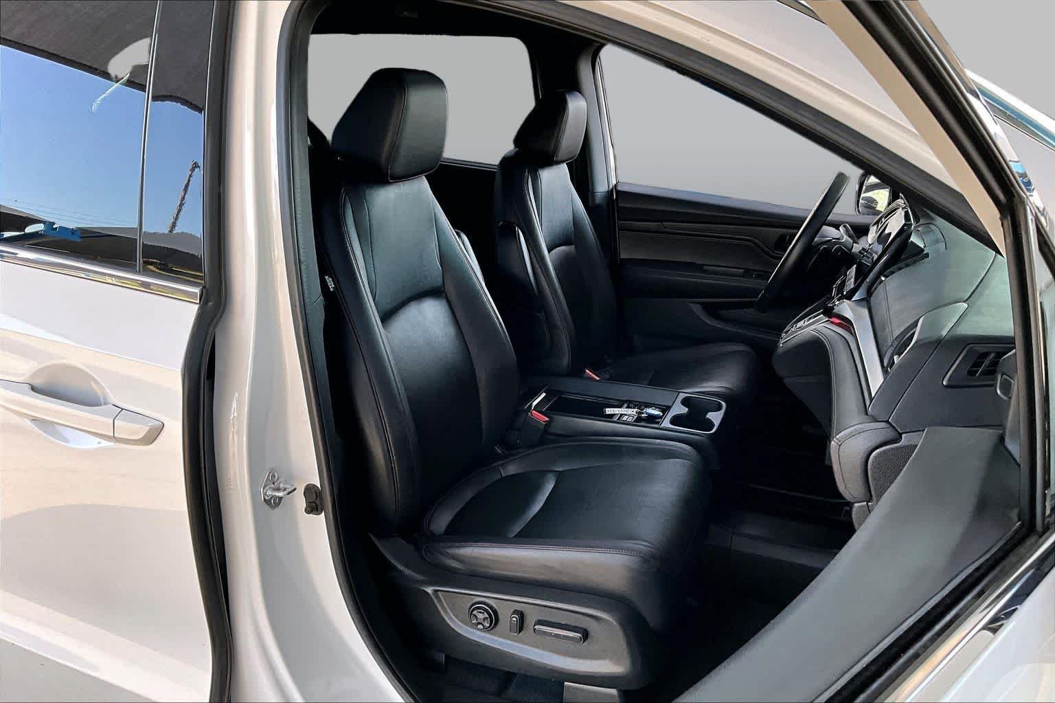 Used 2023 Platinum White Pearl Honda Sport image 9