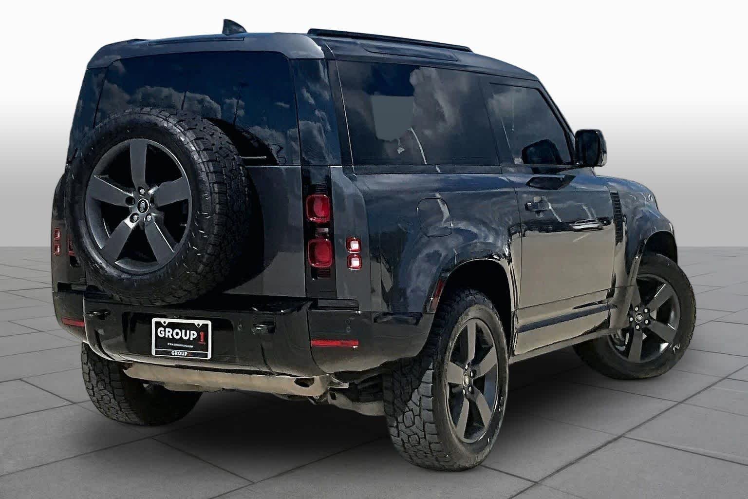 Used 2024 Carpathian Grey Premium Metallic Land Rover X-Dynamic SE image 11