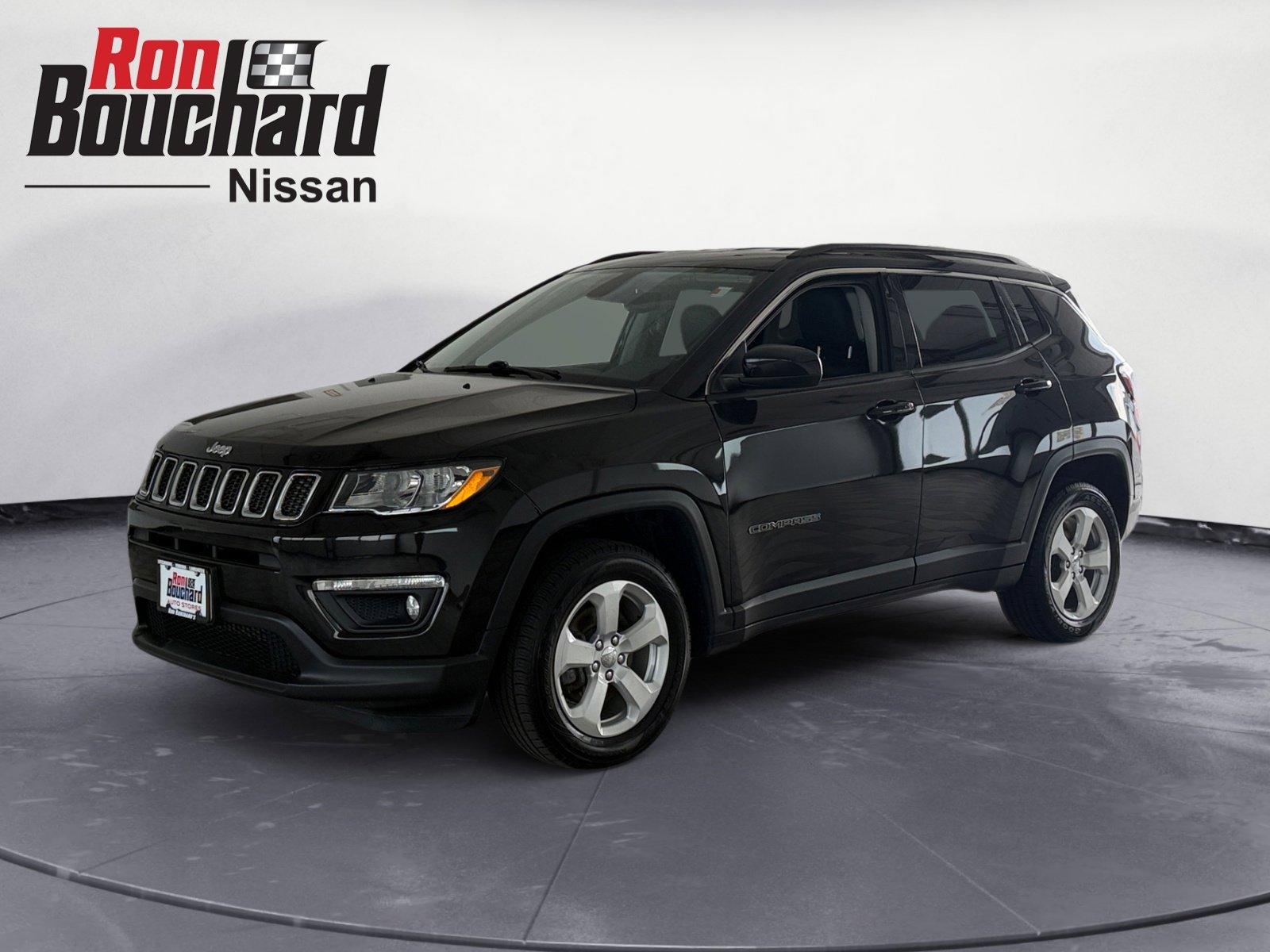 Used 2019 Diamond Black Crystal Pearlcoat Jeep Latitude image 5