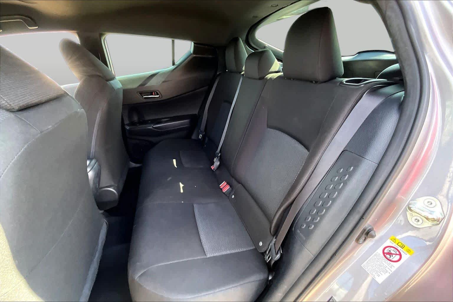 Used 2018 Silver Knockout Metallic Toyota XLE Premium image 19