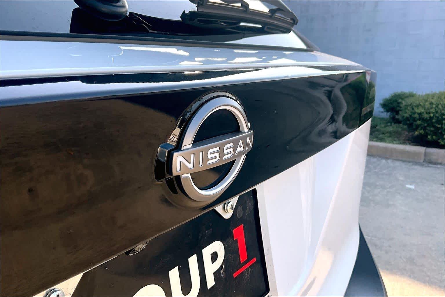 Used 2026 Aspen White Tricoat/Super Black Nissan SV image 10