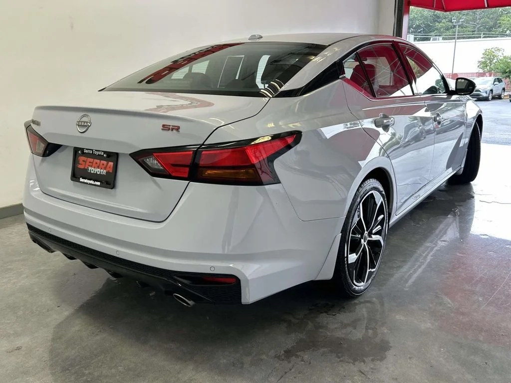 Used 2025 Gray Nissan 2.5 SR image 3