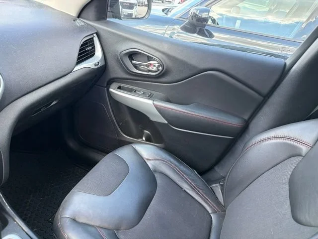 Used 2018 Black Jeep Trailhawk image 9