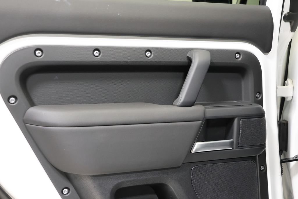 Used 2026 Fuji White Land Rover S image 33