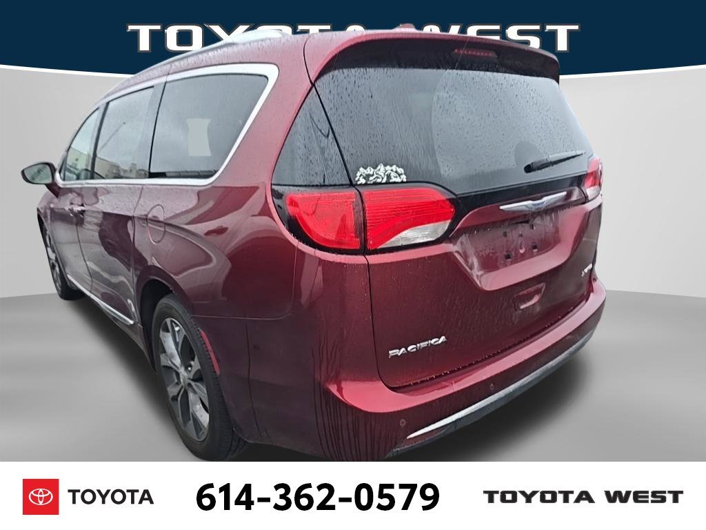 Used 2018 Red Chrysler Limited image 4