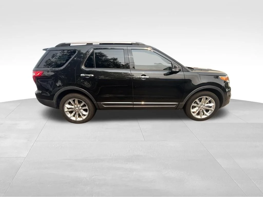Used 2013 Black Ford Limited image 8