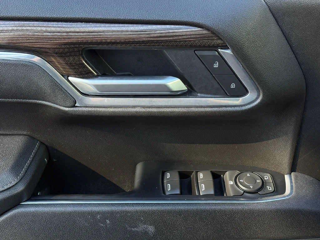 Used 2026 Summit White Chevrolet RST image 5