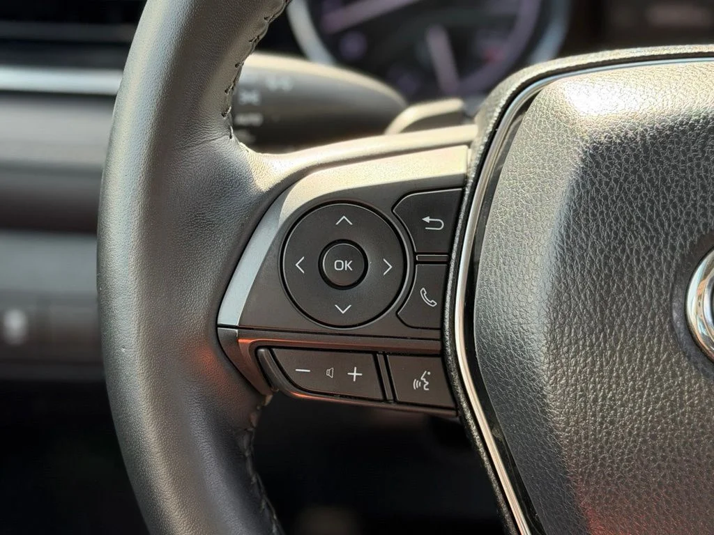 Used 2018 Gray Toyota SE image 10