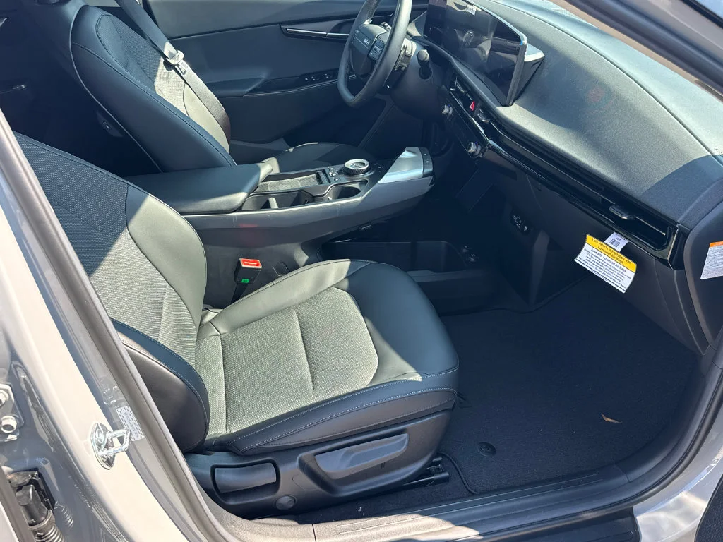 New 2026 Wolf Gray Kia LIGHT image 13