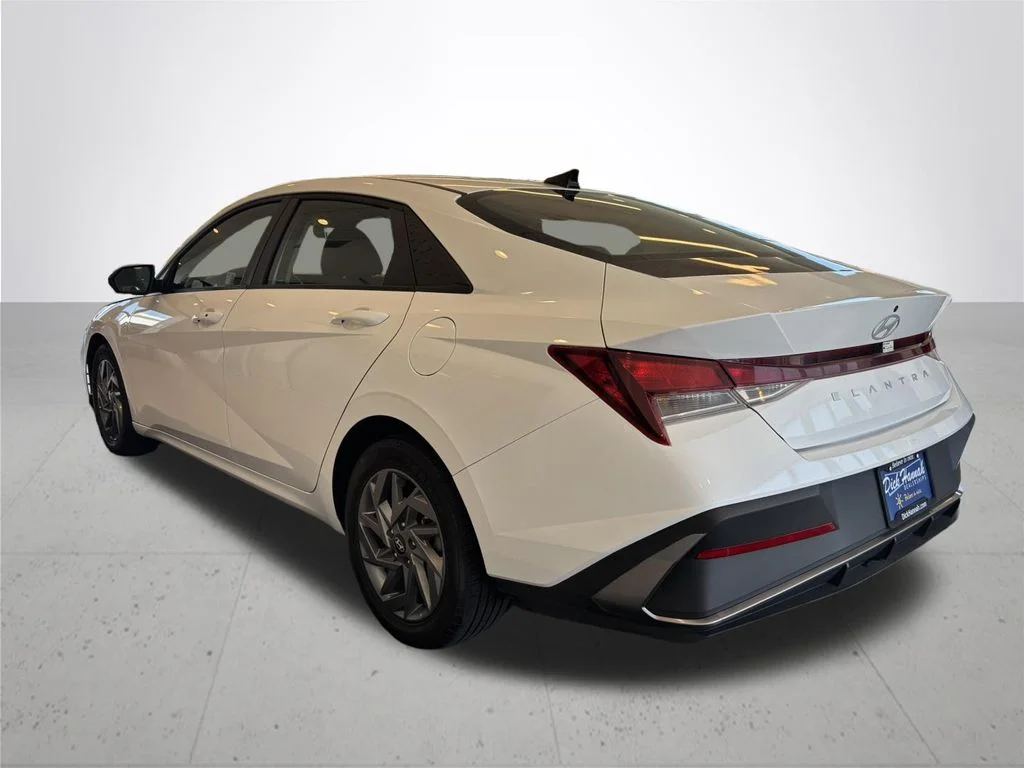 Used 2024 White Hyundai SEL image 10