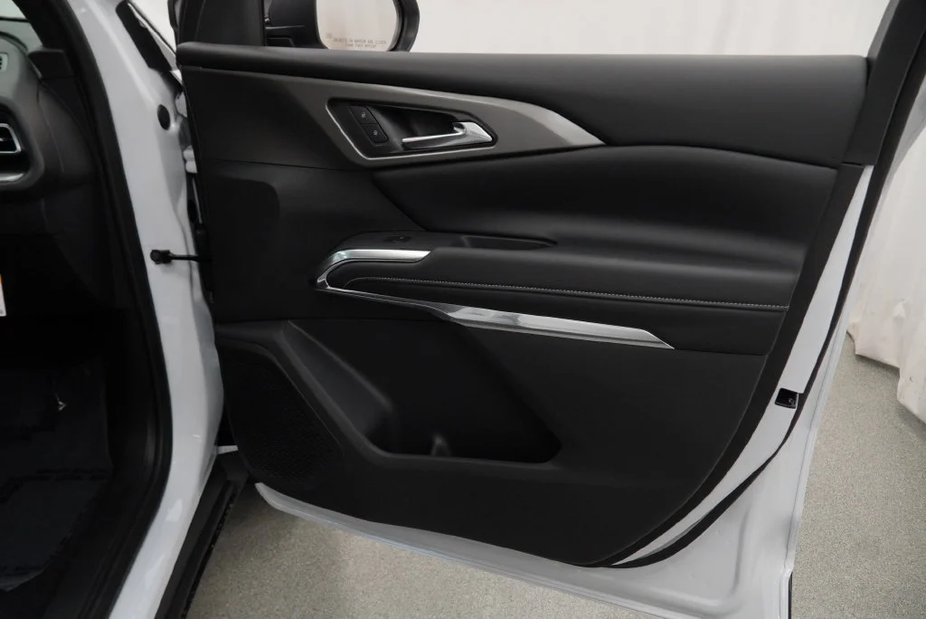 New 2027 Summit White Chevrolet LT image 37