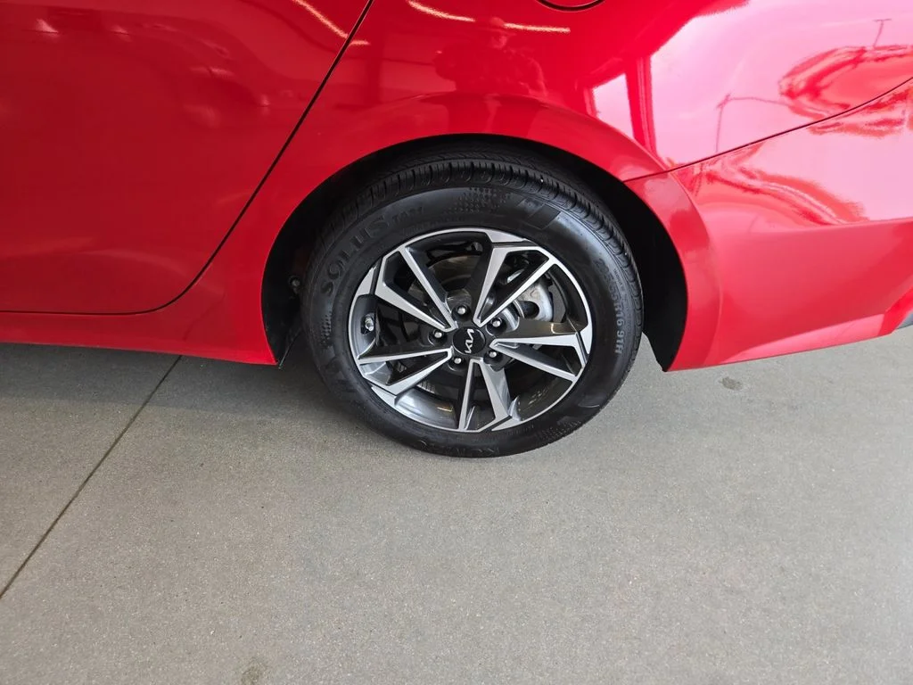 Used 2024 Red Kia LXS image 26