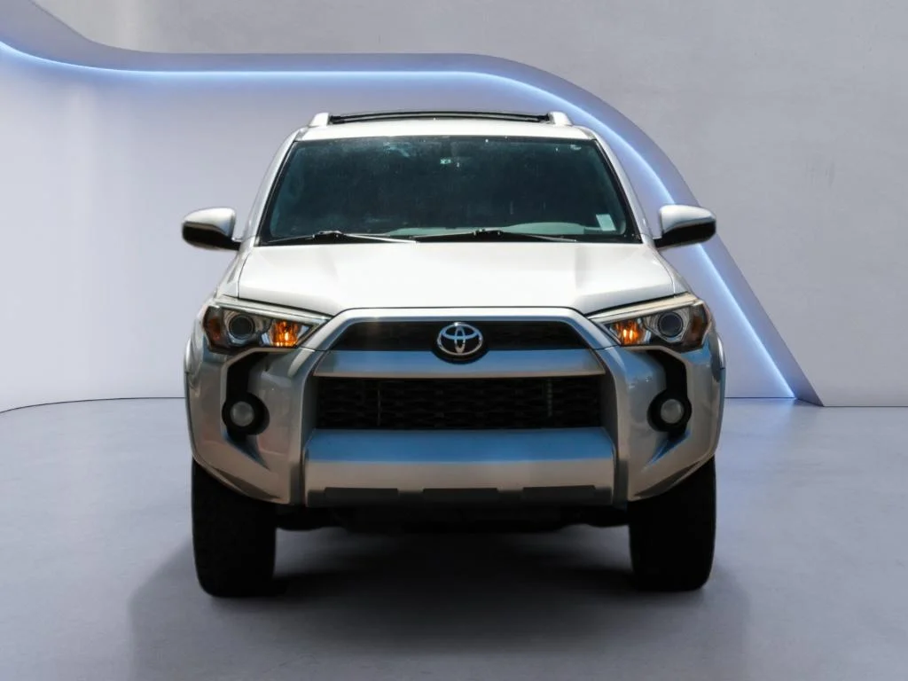 Used 2015 Classic Silver Metallic Toyota SR5 image 2