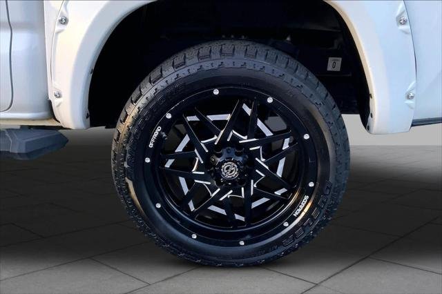 Certified Used 2017 SUPER WHITE Toyota  image 11