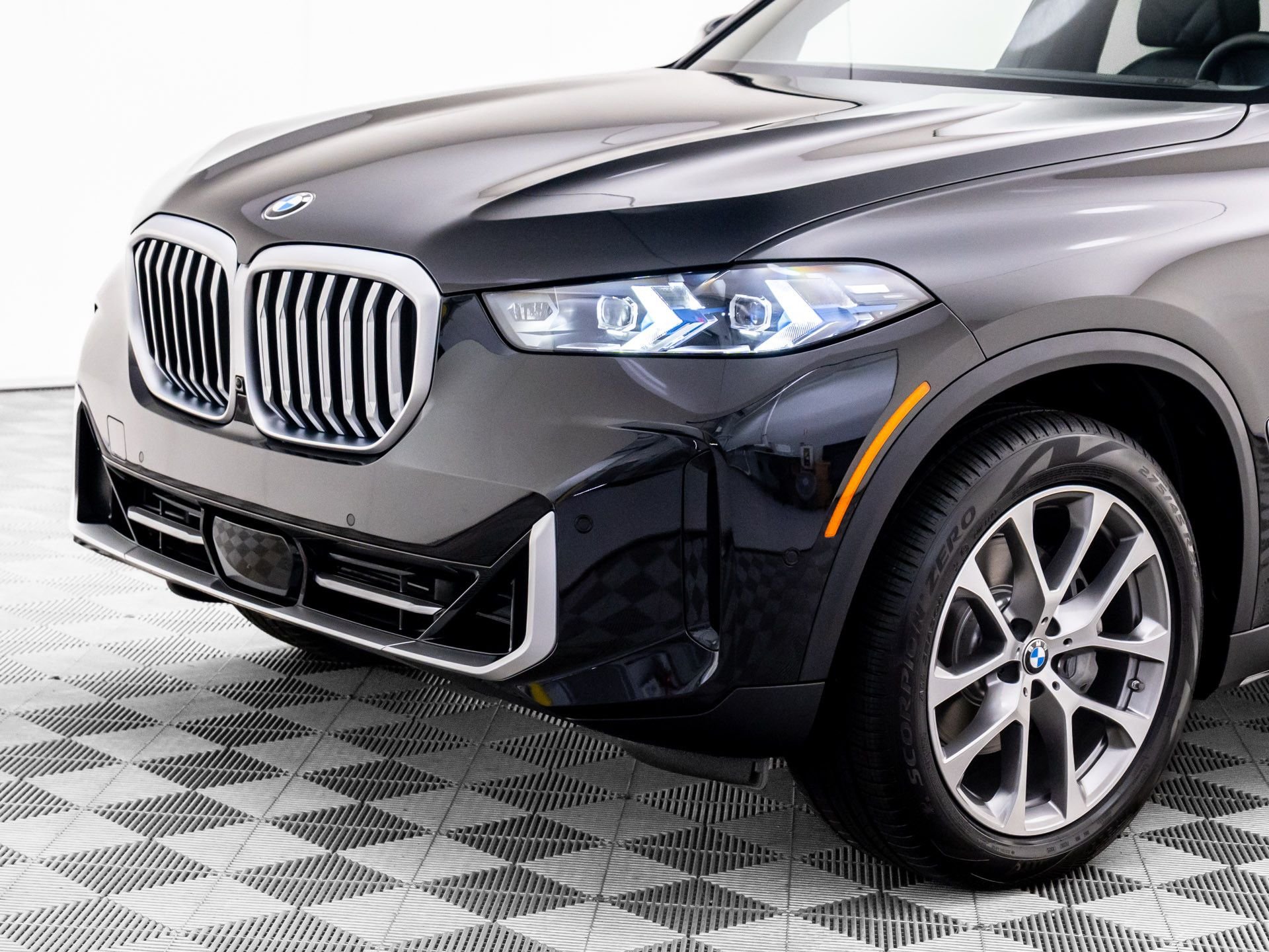 New 2026 Black Sapphire Metallic BMW xDrive40i image 33