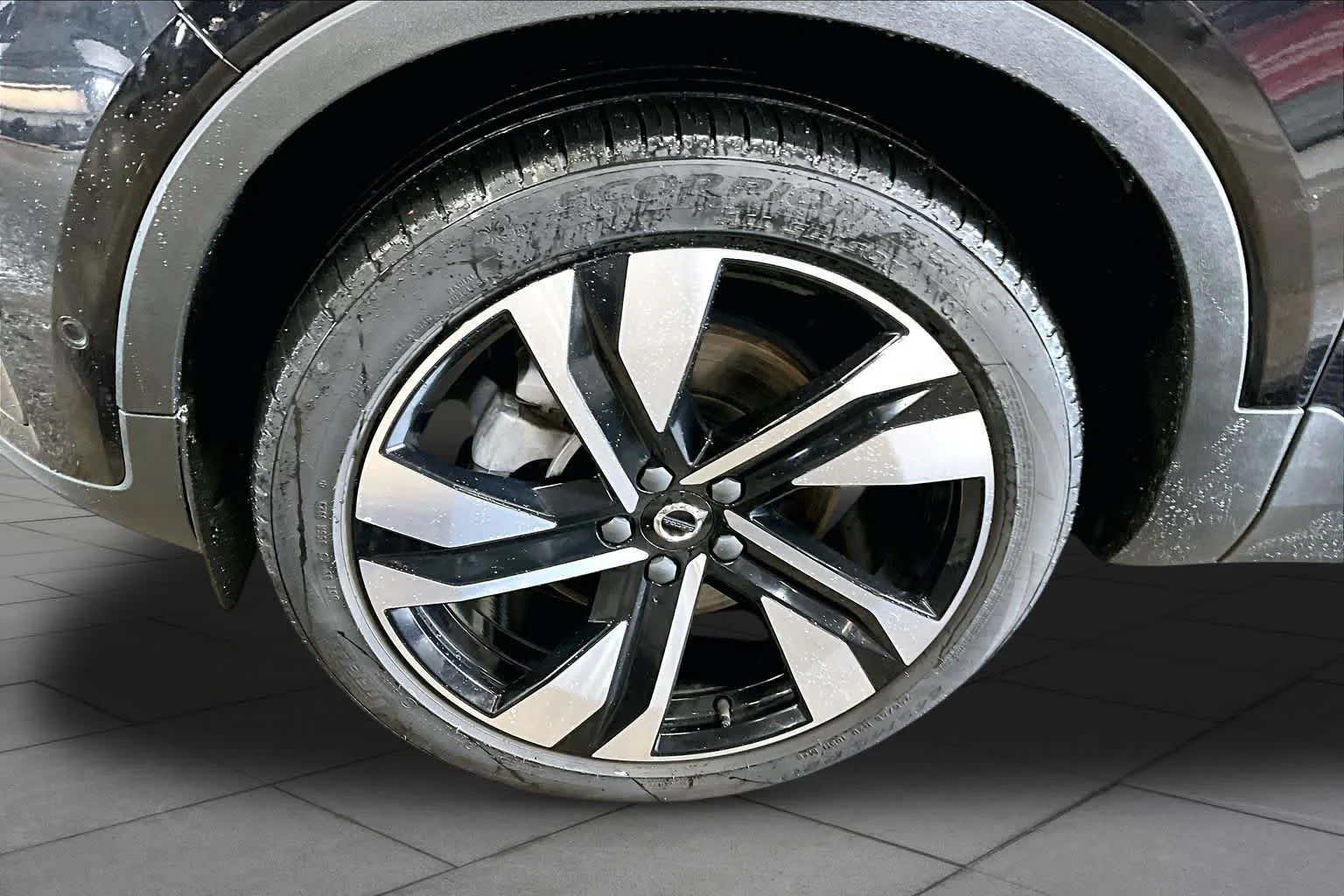 Used 2024 Onyx Black Metallic Volvo Plus Dark Theme image 11