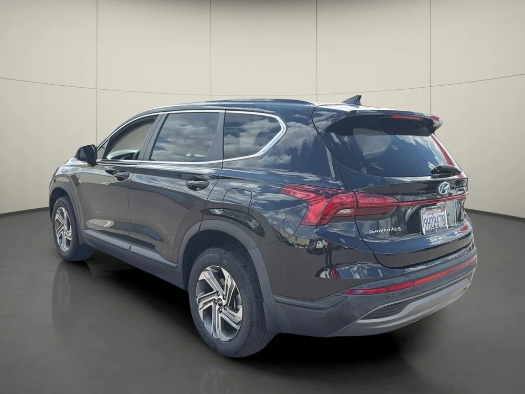 Used 2023 Black Hyundai SE image 5