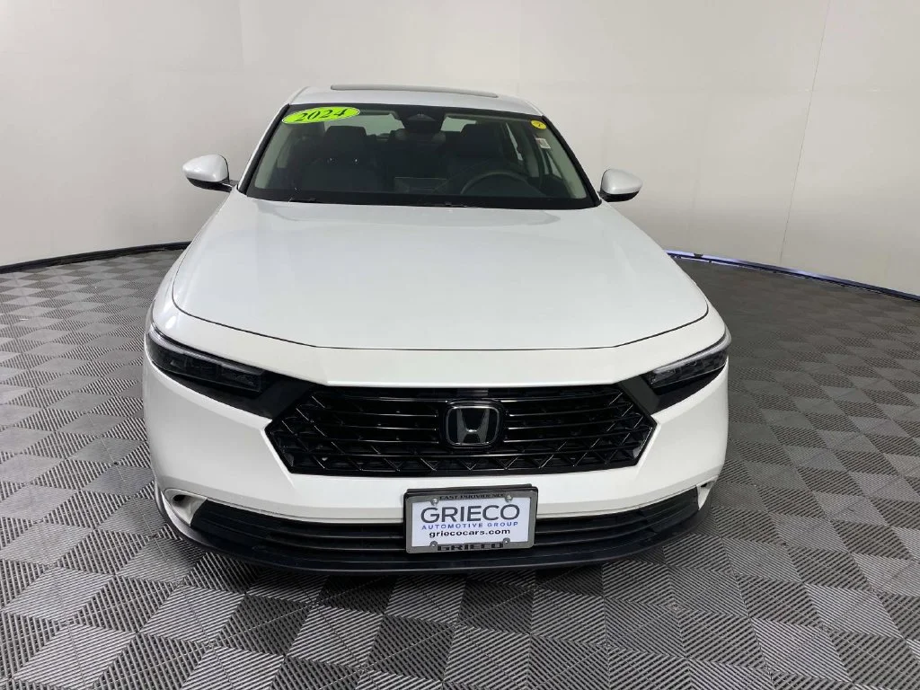 Used 2024 Solar Silver Metallic Honda EX image 3
