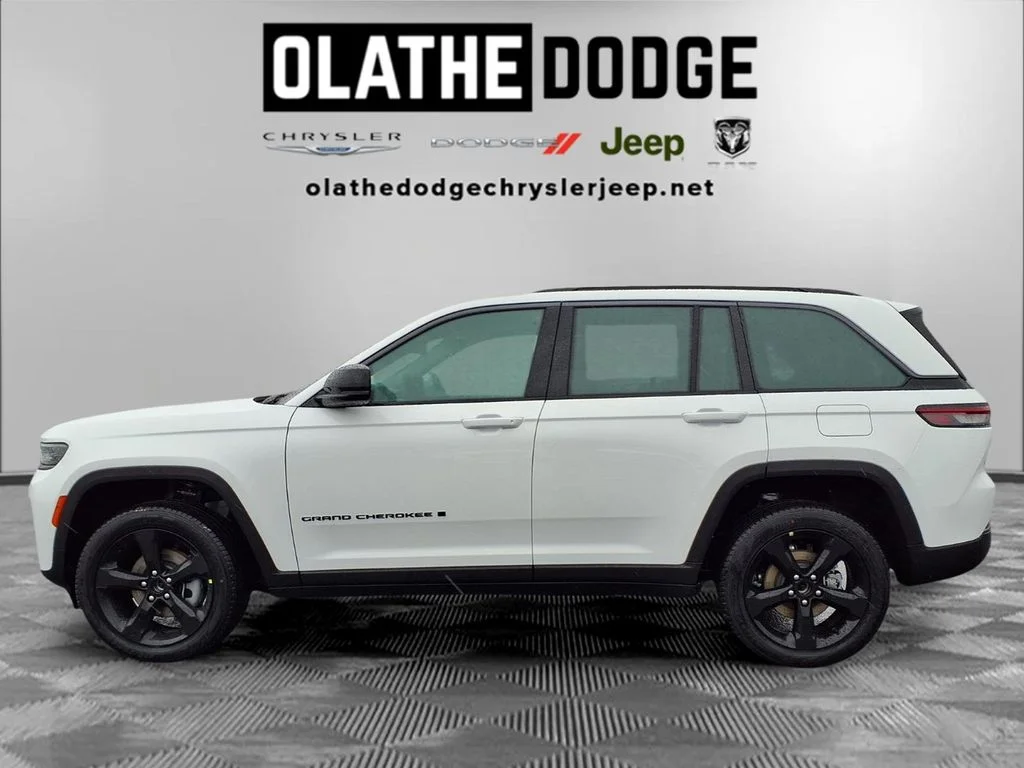 New 2026 Bright White Clear-Coat Exterior Paint Jeep Limited image 19