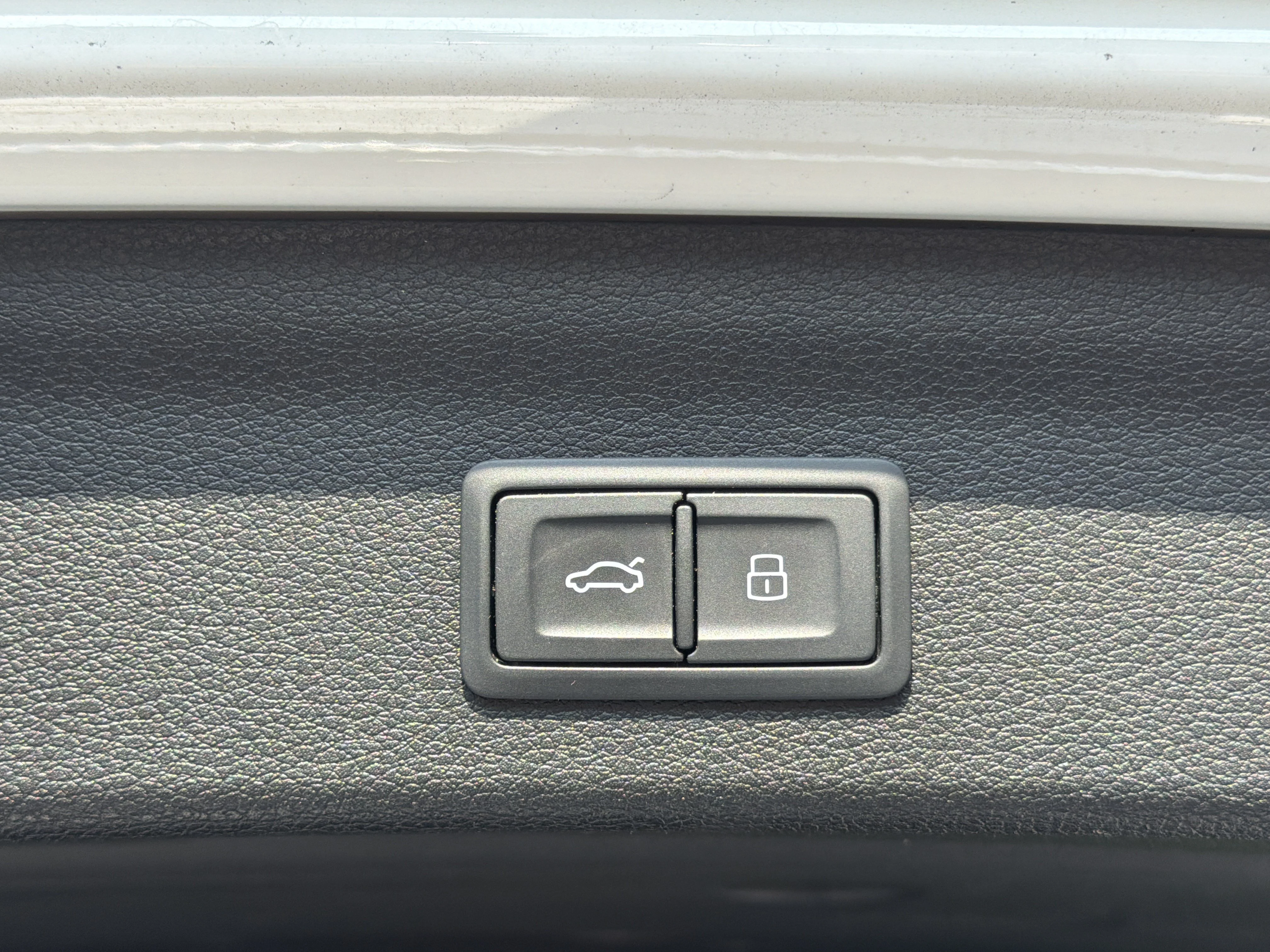 Used 2022 White Audi S line Premium image 28