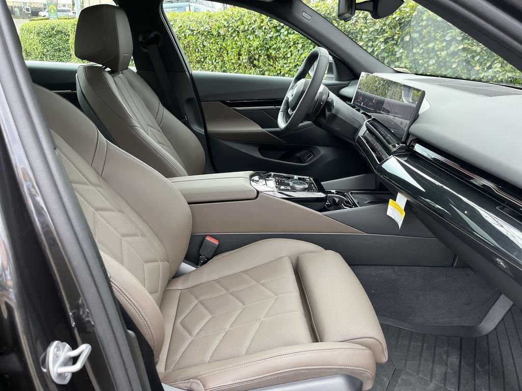 Used 2026 Dark Graphite BMW 530i xDrive image 25