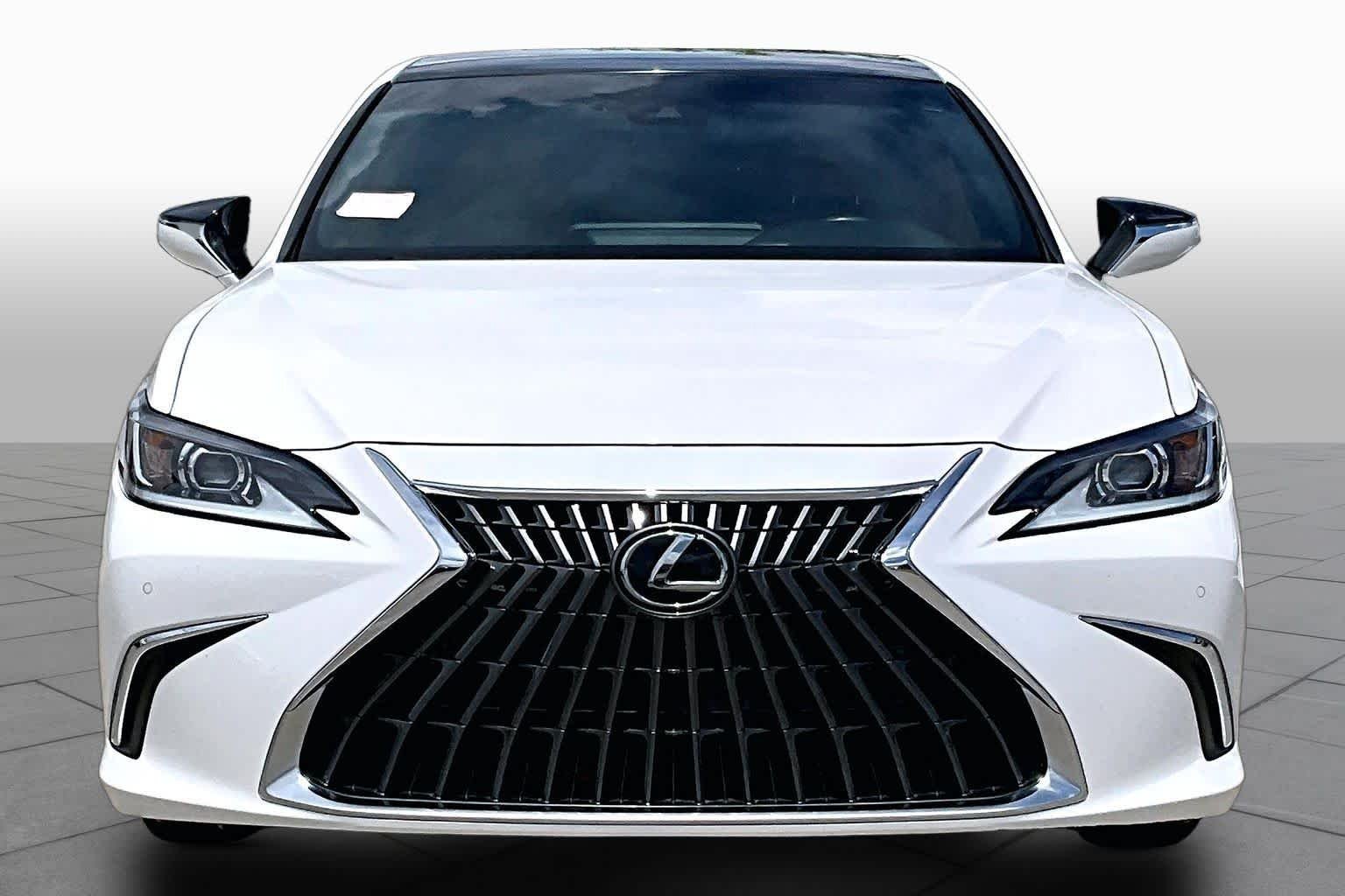Used 2023 Eminent White Pearl Lexus  image 4
