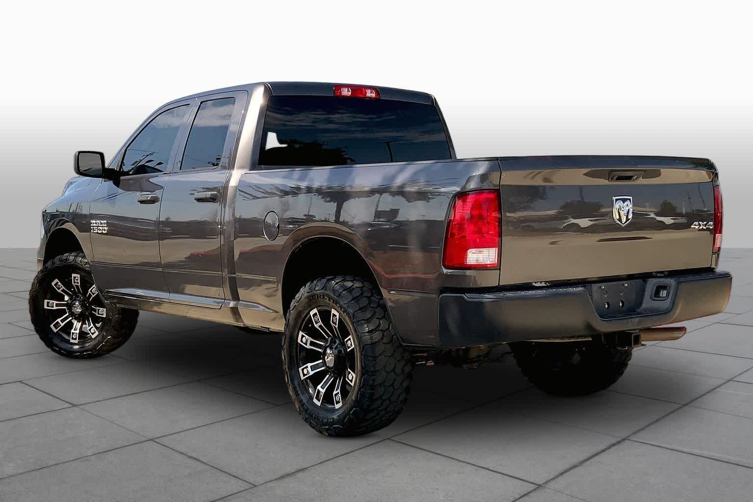 Used 2018 Granite Crystal Metallic Clearcoat Ram Tradesman image 12