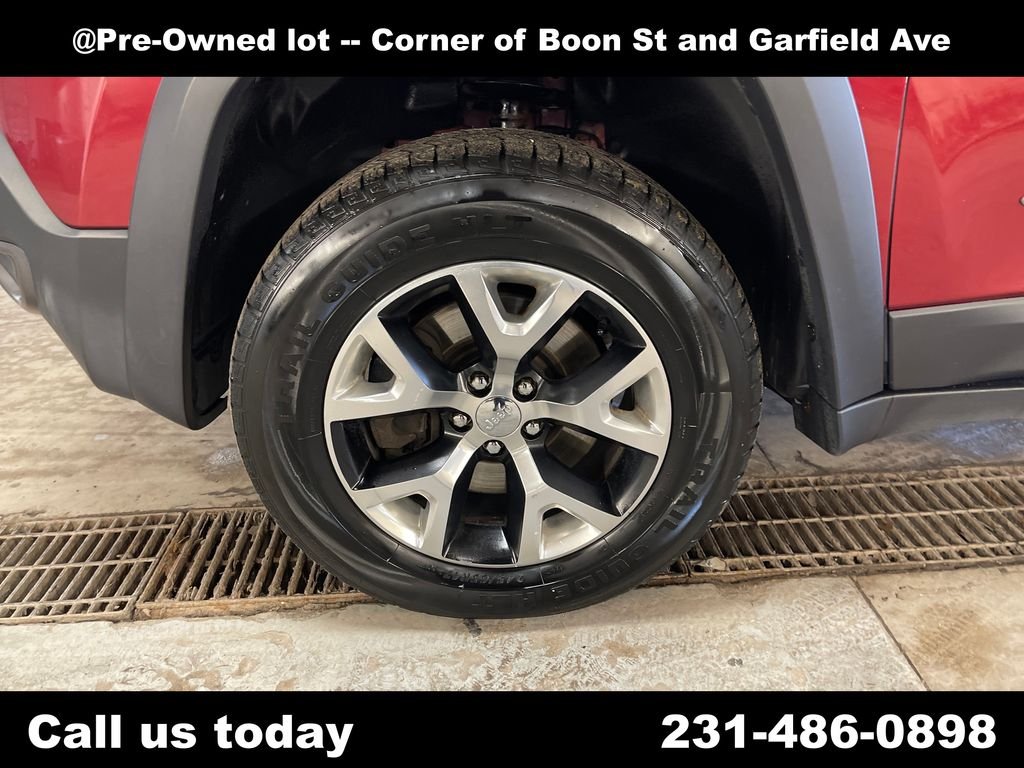 Used 2014 Red Jeep Trailhawk image 11