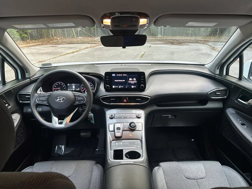 Used 2023 White Hyundai SE image 28