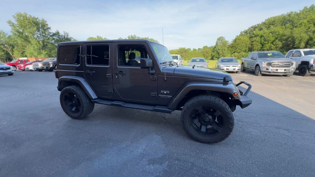 Used 2018  Jeep Sahara image 6