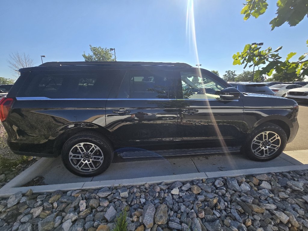 Used 2025 Agate Black Metallic Ford Active image 4