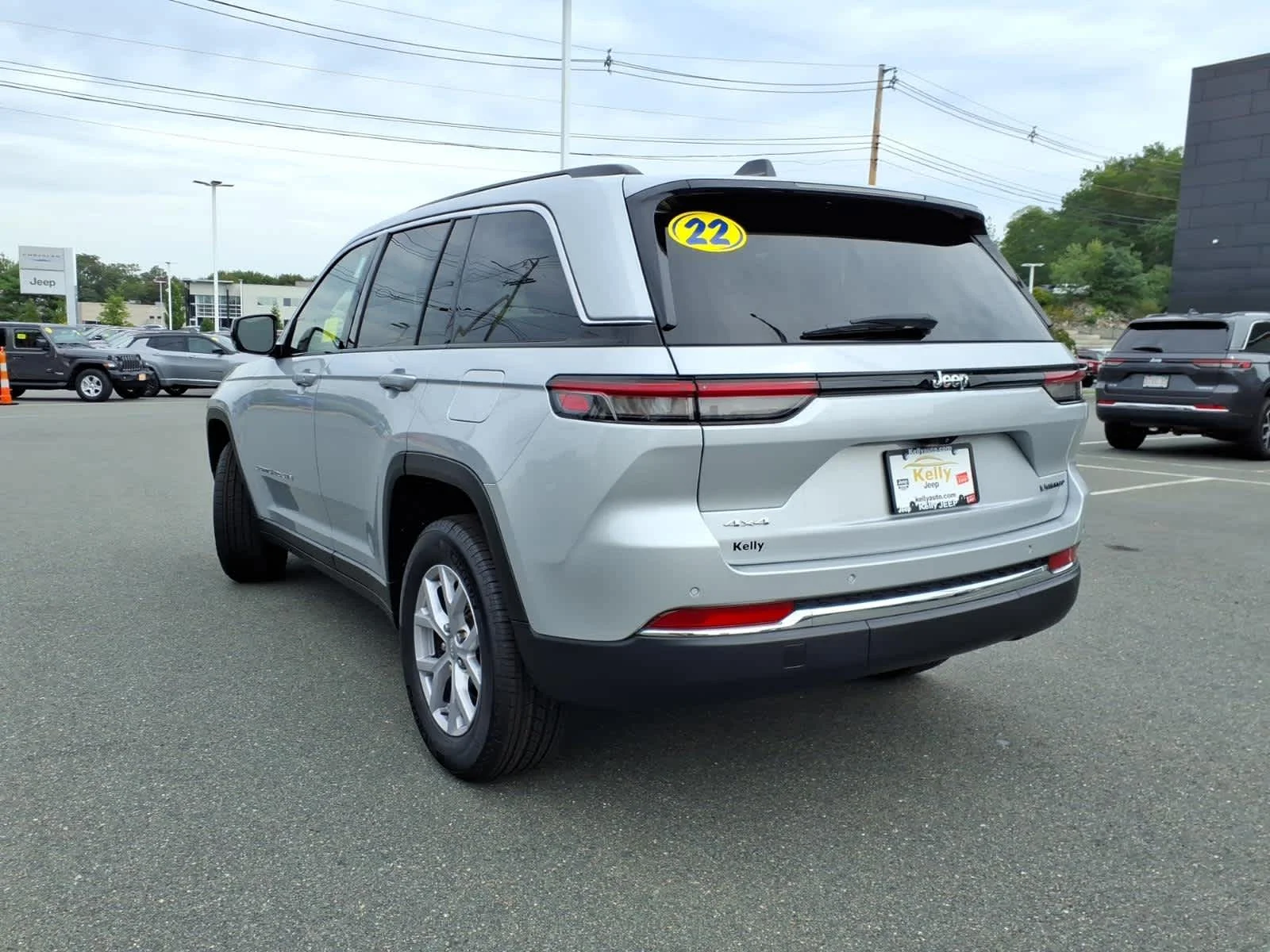 Used 2022 Silver Zynith Jeep Limited image 11