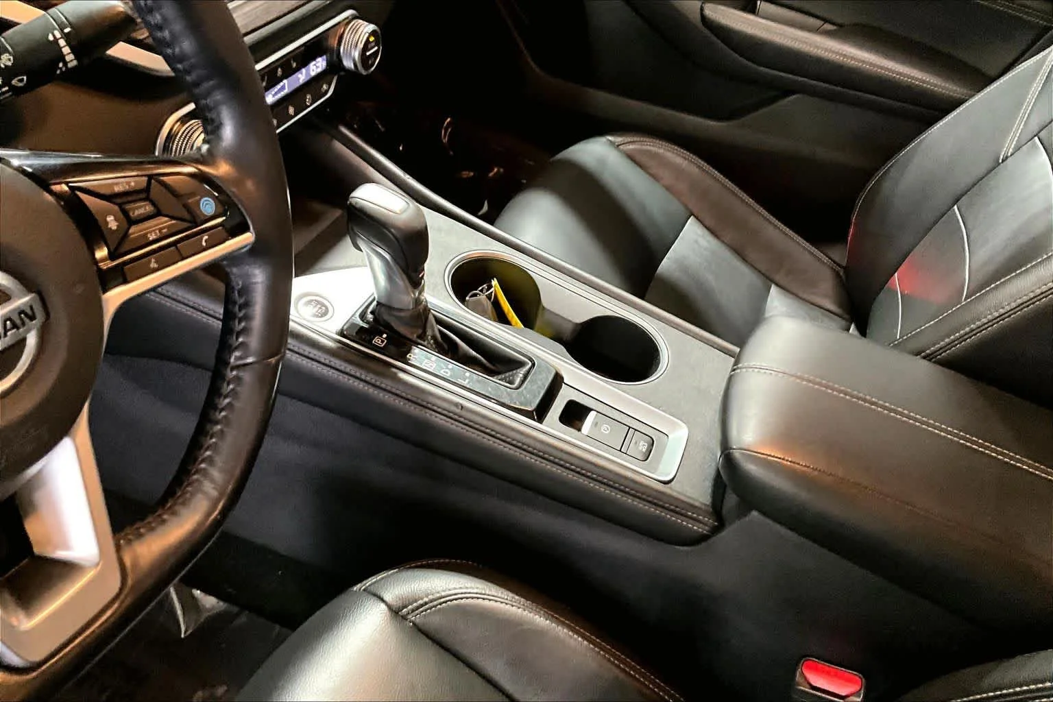 Used 2019 Super Black Nissan 2.5 Platinum image 17