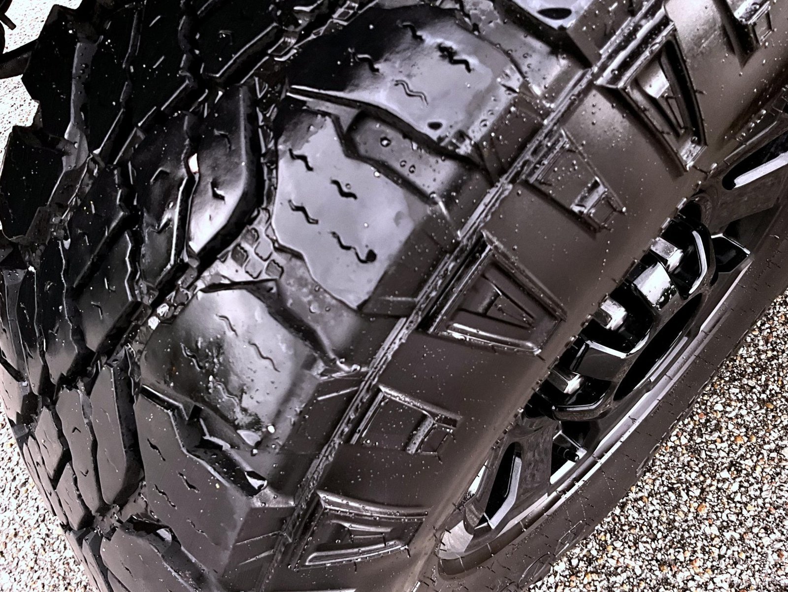 Used 2025 Red Ford XLT image 26