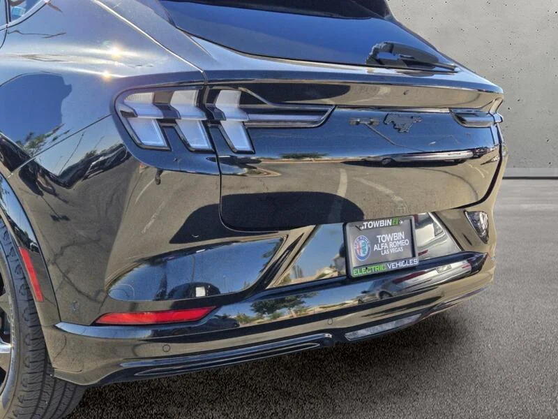 Used 2023 Shadow Black FORD PREMIUM AWD image 5