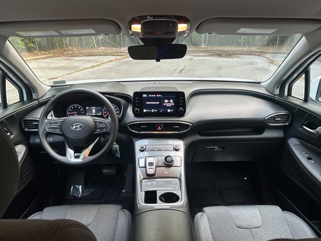 Used 2023 White Hyundai SE image 28