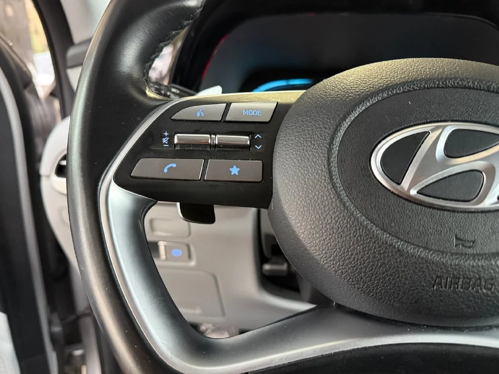 Used 2025 Silver Hyundai SEL image 24