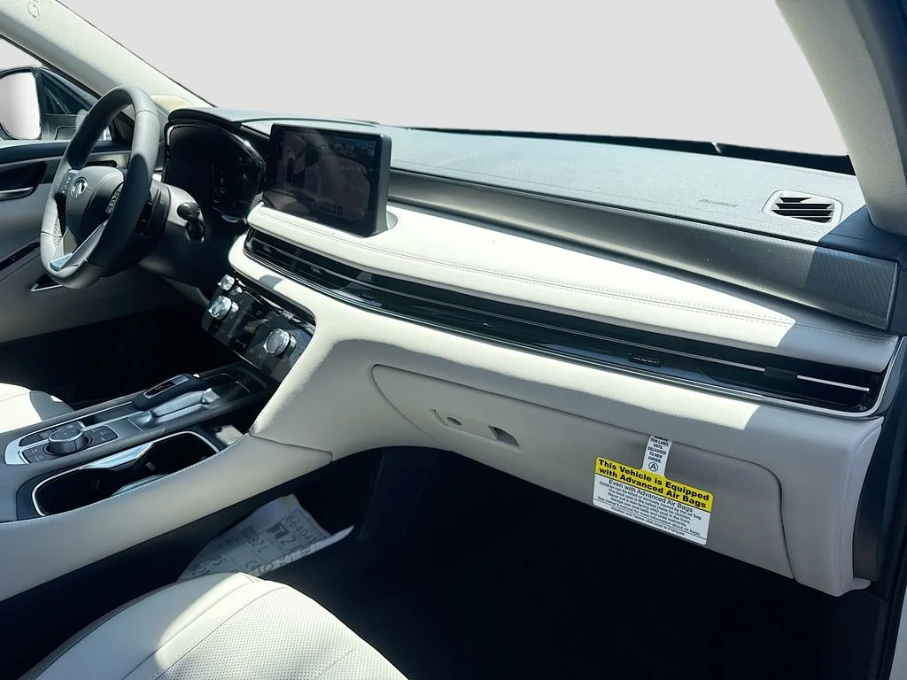 Used 2027 White INFINITI LUXE image 33