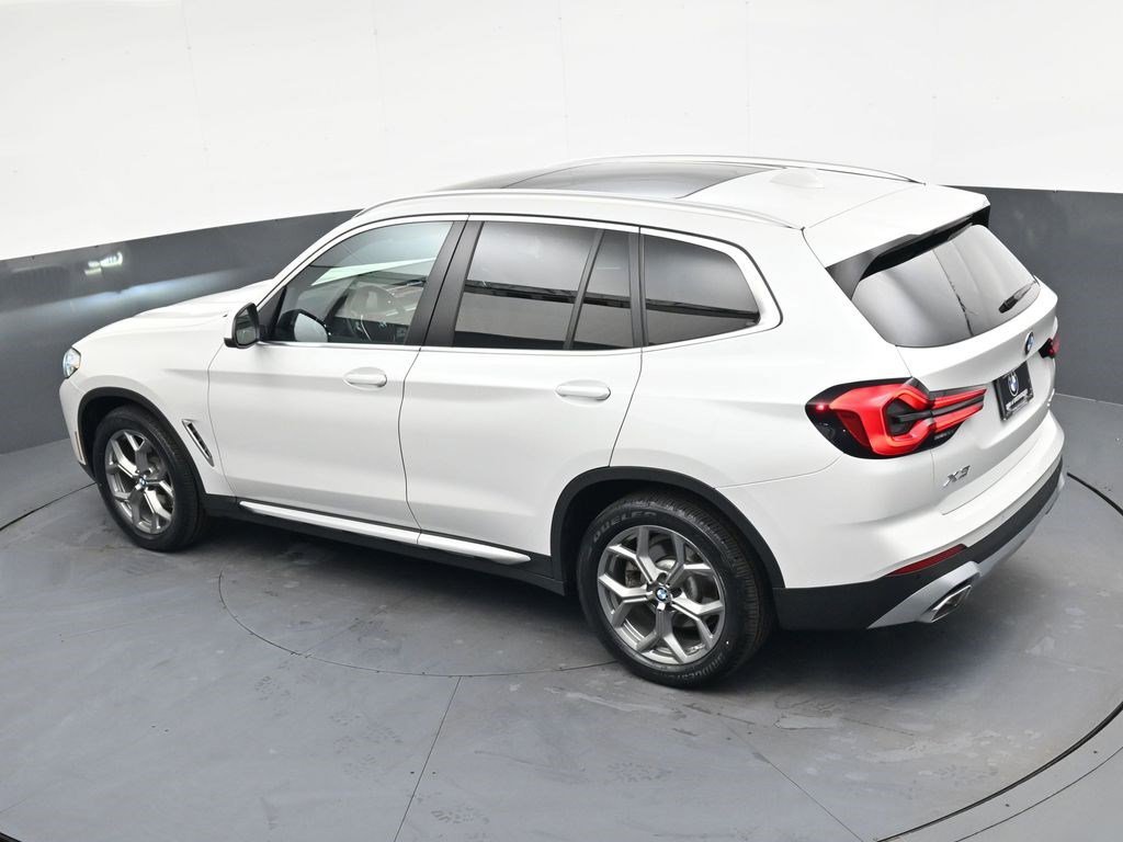 Used 2024 White Metallic BMW xDrive30i image 23