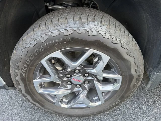 Used 2025 Summit White GMC SLT image 11