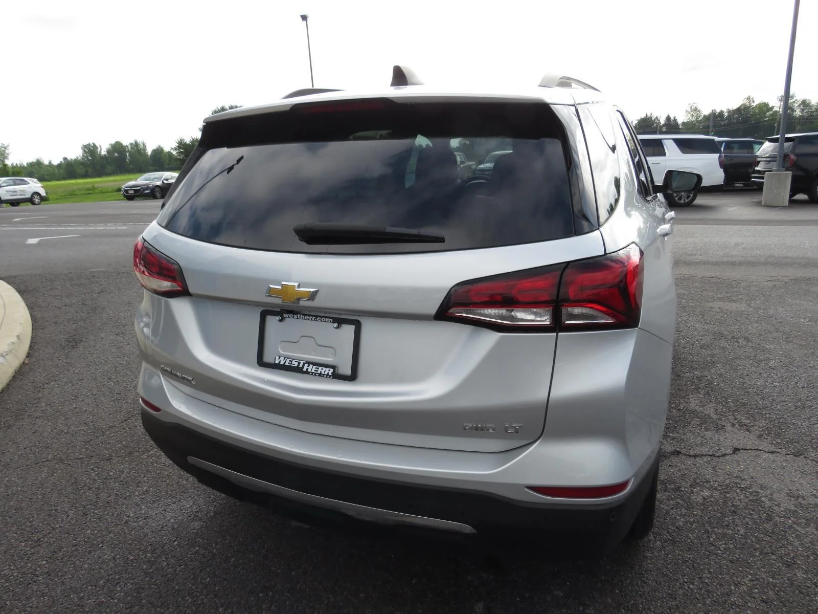 Used 2022 Silver Ice Metallic Chevrolet LT image 8