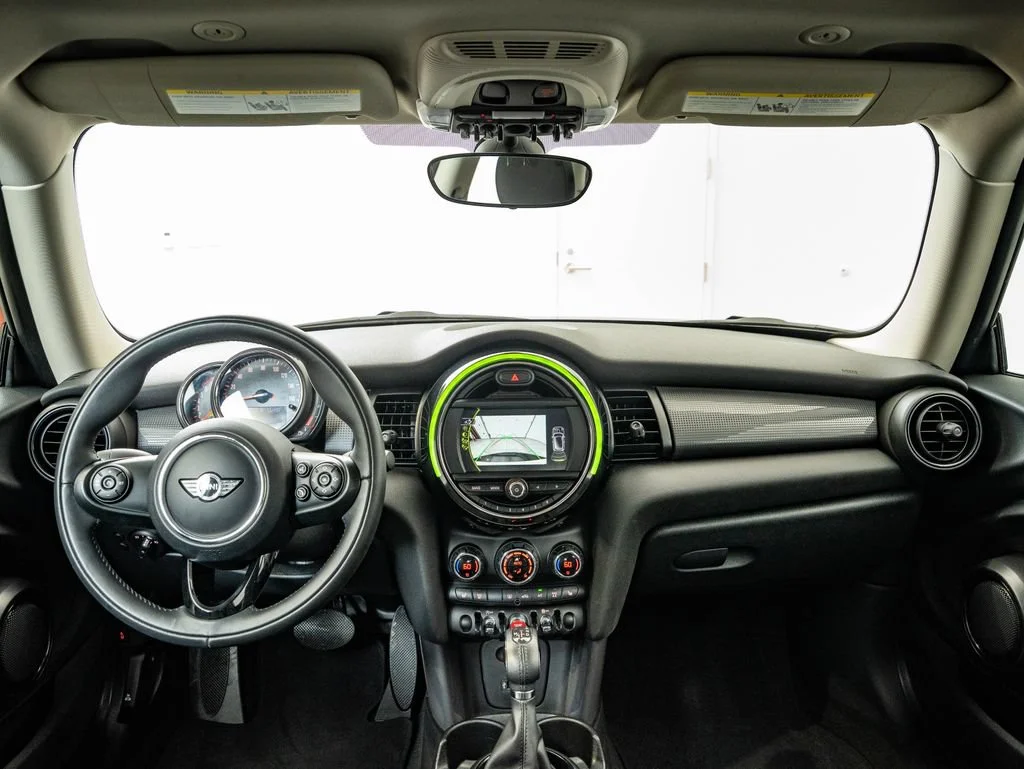 Used 2018 Pepper White MINI  image 4